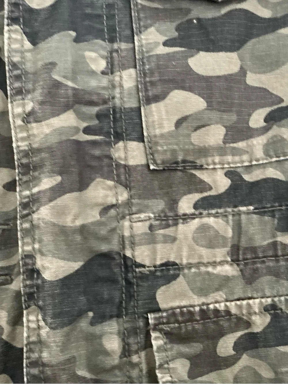 Oshkosh B’gosh camo kids jacket coat green black EUC size 8
